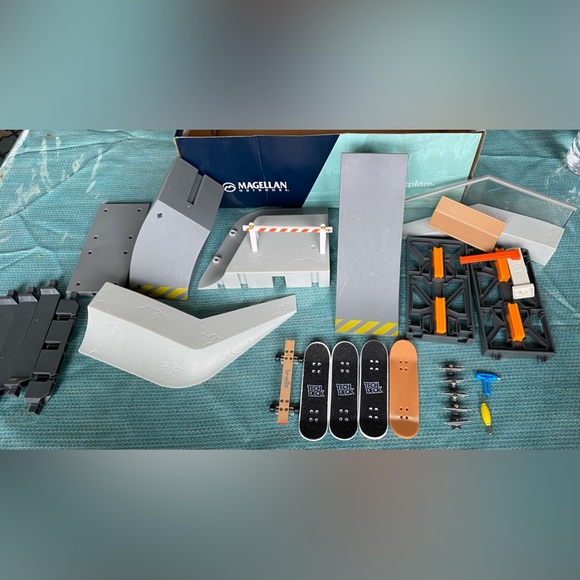 Tech Deck With Skate Park - Picture 2 of 2